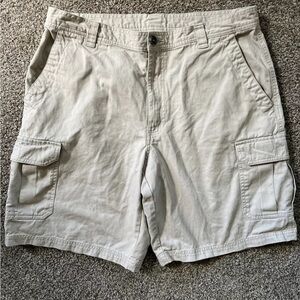 COLUMBIA - MEN'S 36 x 10 KHAKI OMNI-SHADE CARGO SHORT
